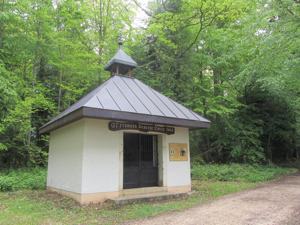 Lerne in der abgebildeten Kapelle im letzten Dorf in der Schweiz Französisch.