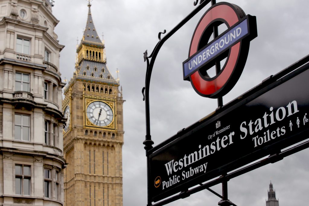 Big Ben und Westminster Station in England